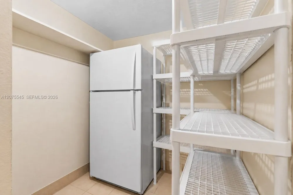 5001 Collins Ave #3B Miami Beach, FL 33140