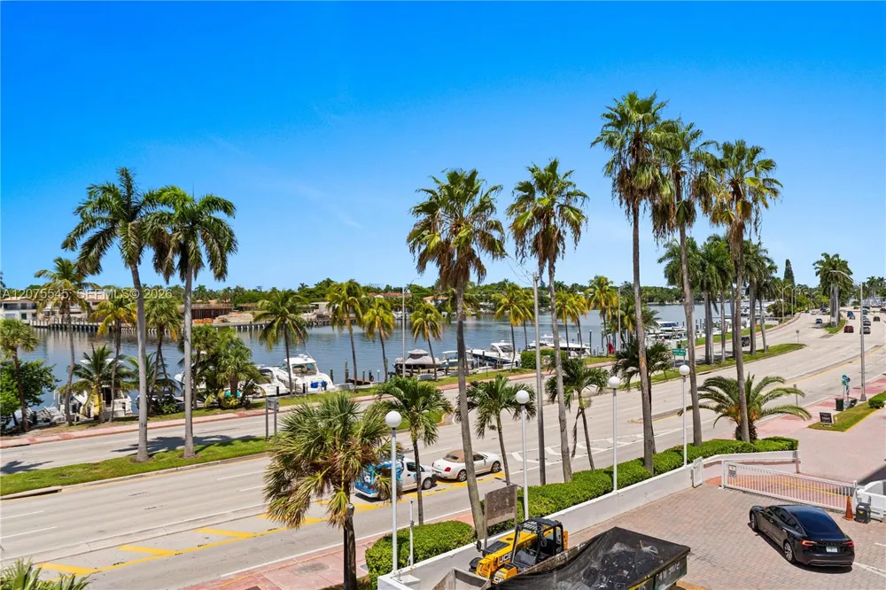 5001 Collins Ave #3B Miami Beach, FL 33140