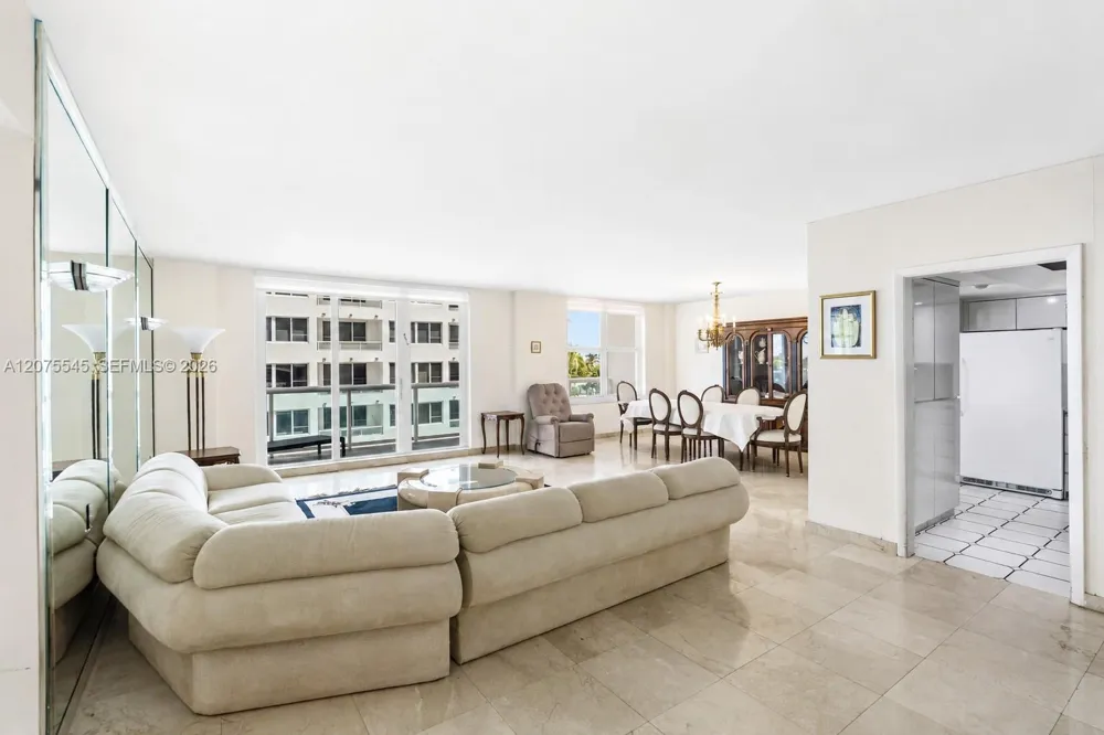 5001 Collins Ave #3B Miami Beach, FL 33140