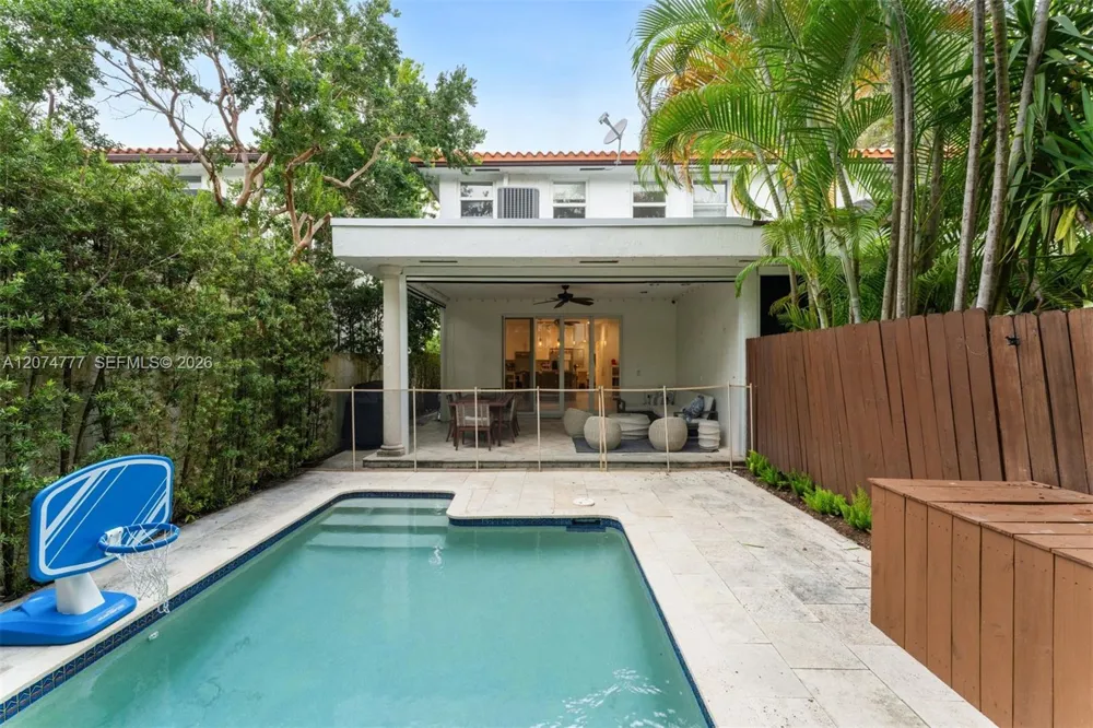 3068 Shipping Avenue Coconut Grove, FL 33133