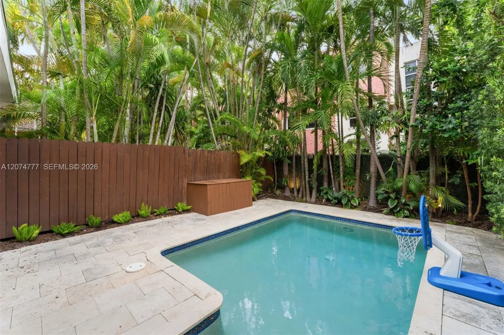 3068 Shipping Avenue Coconut Grove, FL 33133