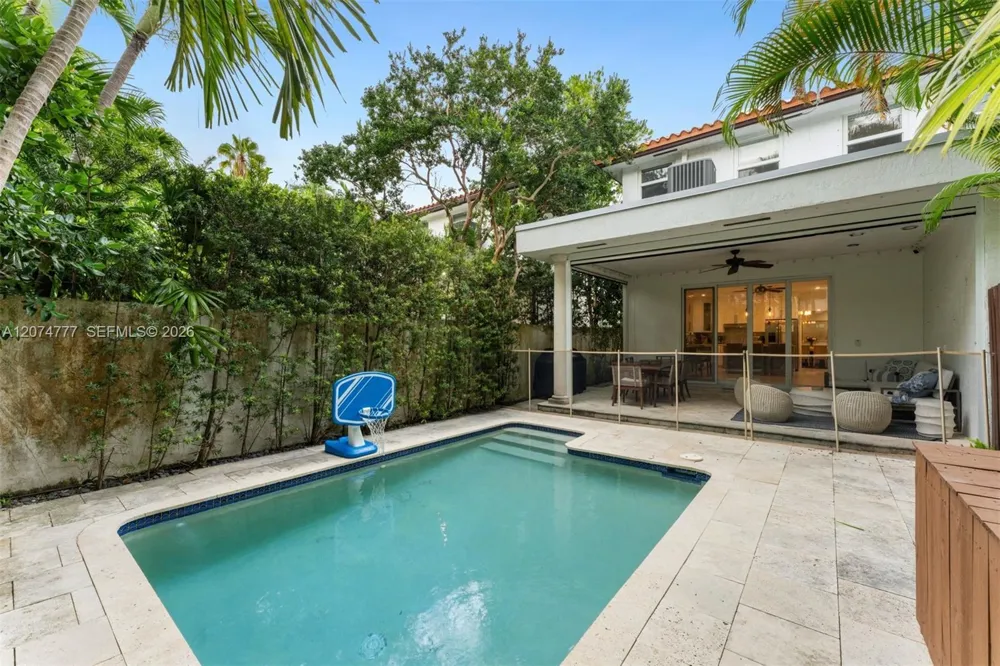 3068 Shipping Avenue Coconut Grove, FL 33133