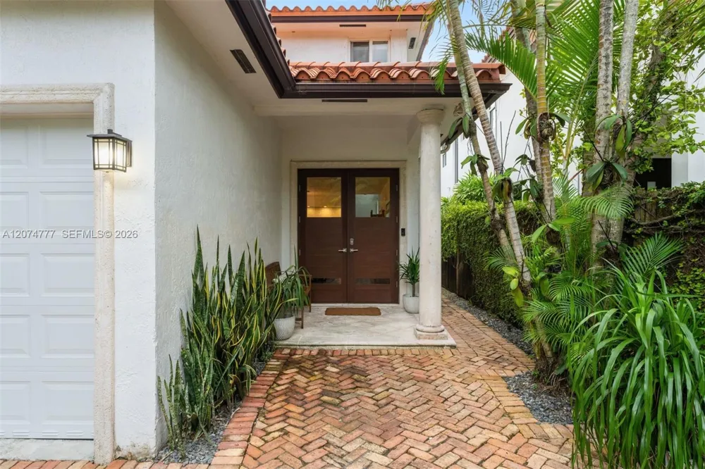 3068 Shipping Avenue Coconut Grove, FL 33133