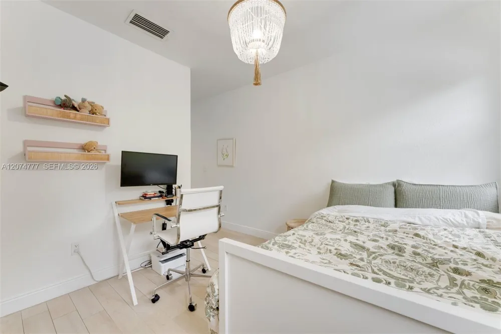 3068 Shipping Avenue Coconut Grove, FL 33133