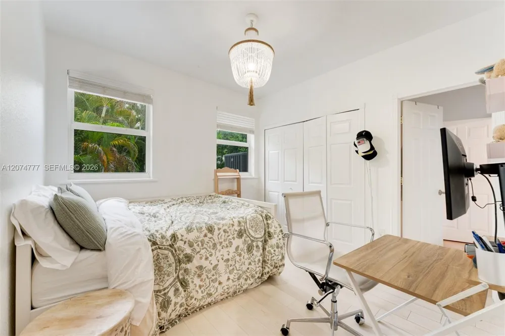 3068 Shipping Avenue Coconut Grove, FL 33133