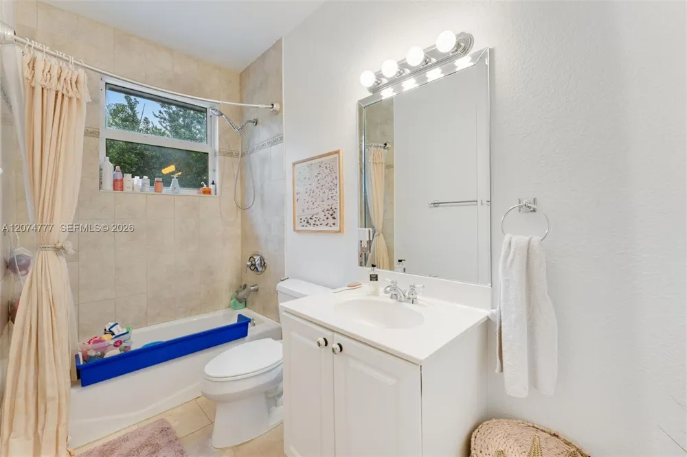 3068 Shipping Avenue Coconut Grove, FL 33133