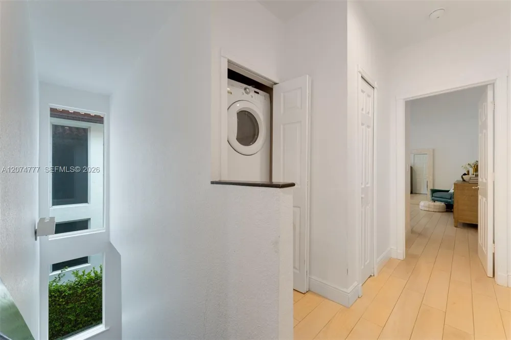 3068 Shipping Avenue Coconut Grove, FL 33133