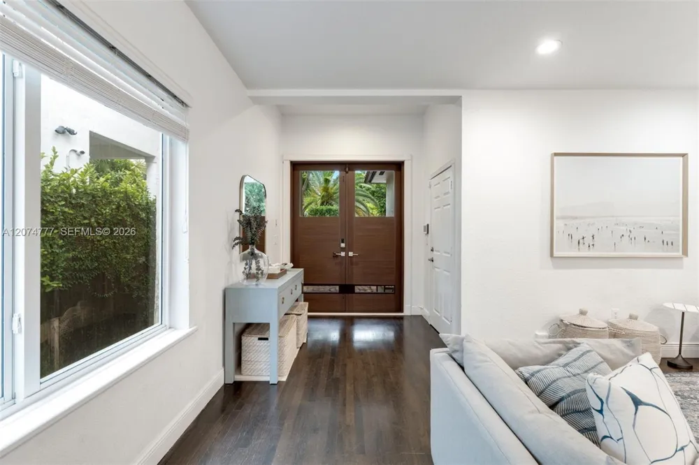 3068 Shipping Avenue Coconut Grove, FL 33133