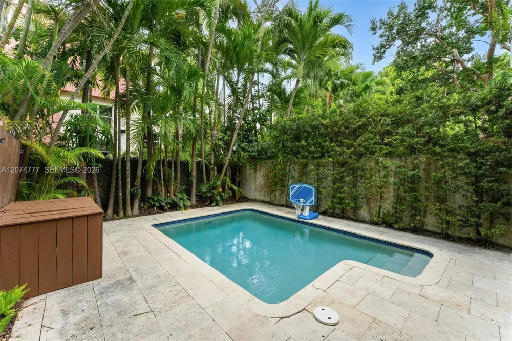 3068 Shipping Avenue Coconut Grove, FL 33133