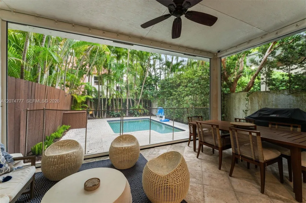 3068 Shipping Avenue Coconut Grove, FL 33133