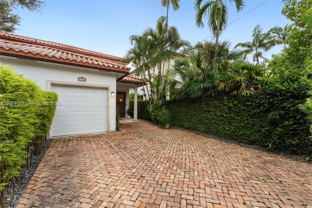 3068 Shipping Avenue Coconut Grove, FL 33133