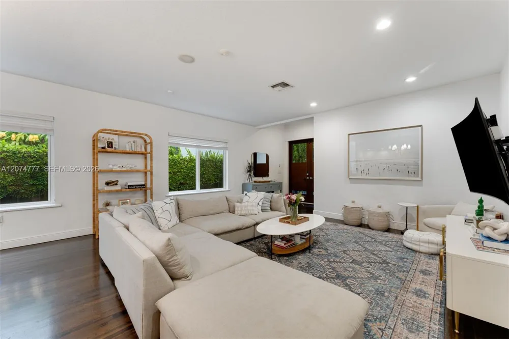 3068 Shipping Avenue Coconut Grove, FL 33133