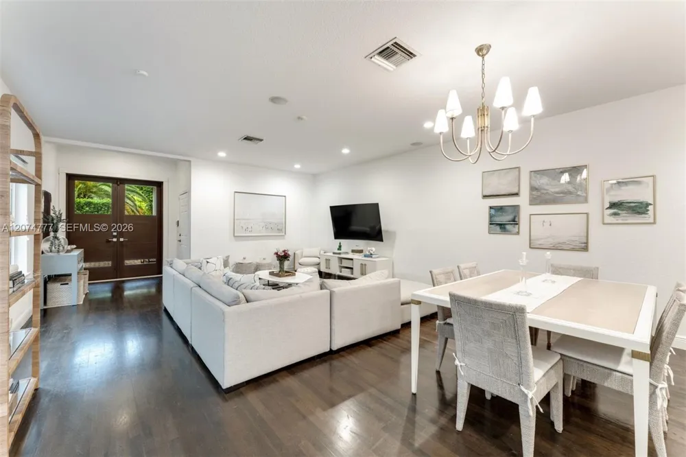 3068 Shipping Avenue Coconut Grove, FL 33133
