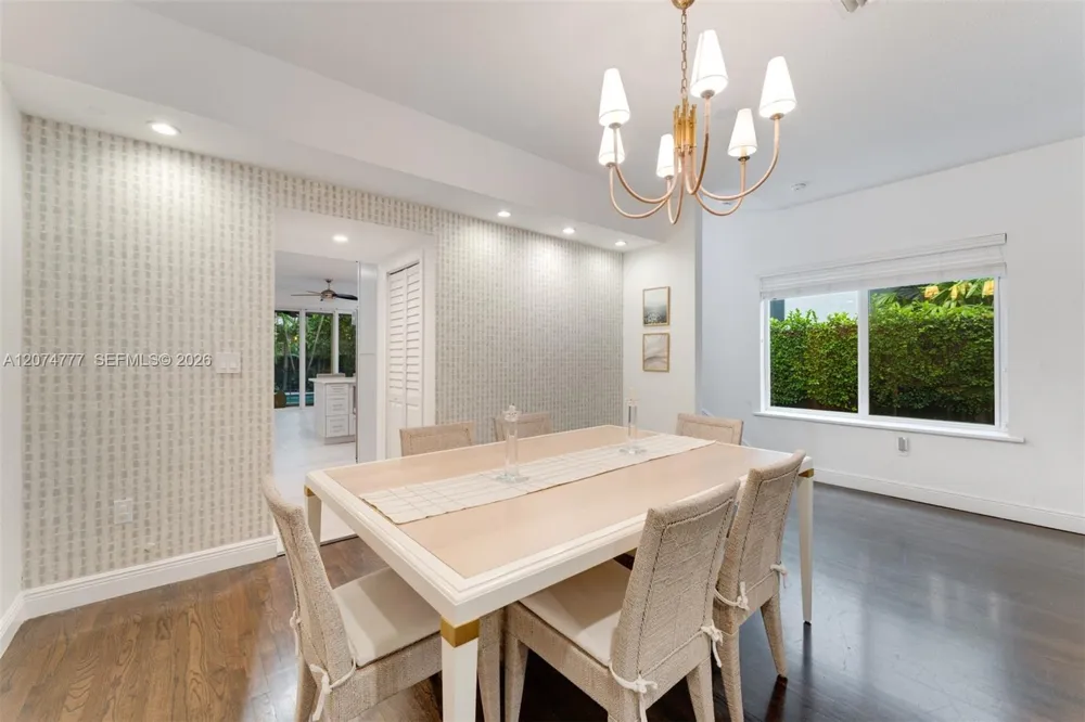 3068 Shipping Avenue Coconut Grove, FL 33133