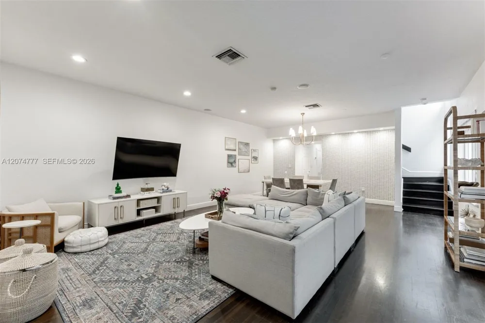 3068 Shipping Avenue Coconut Grove, FL 33133