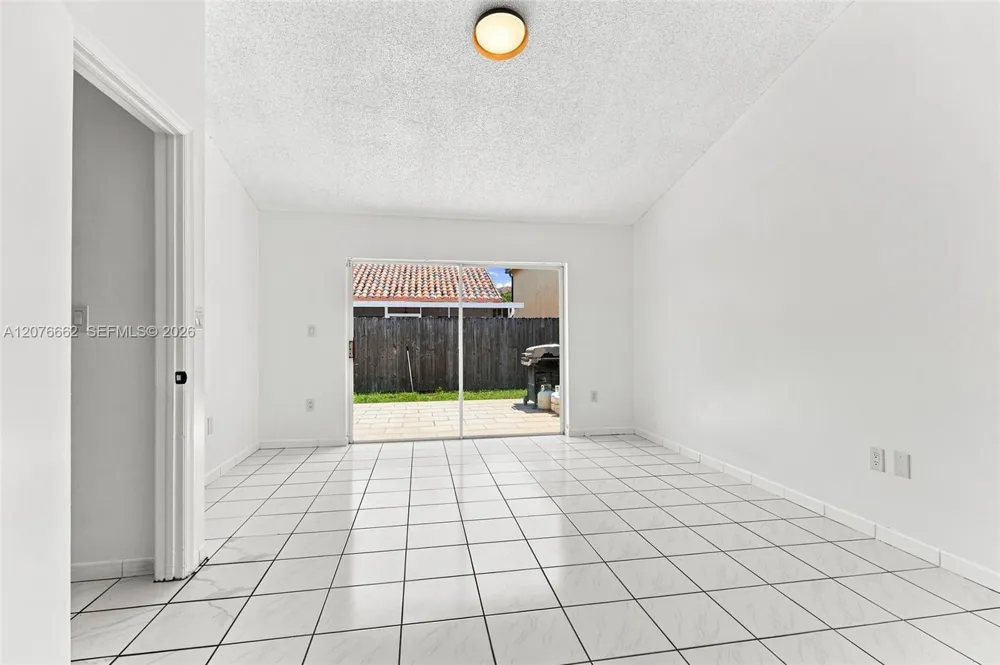 19181 NW 89th Ave Hialeah, FL 33018