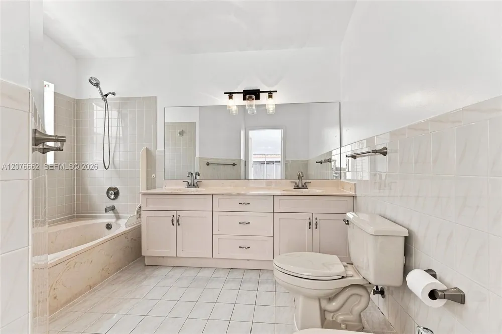 19181 NW 89th Ave Hialeah, FL 33018