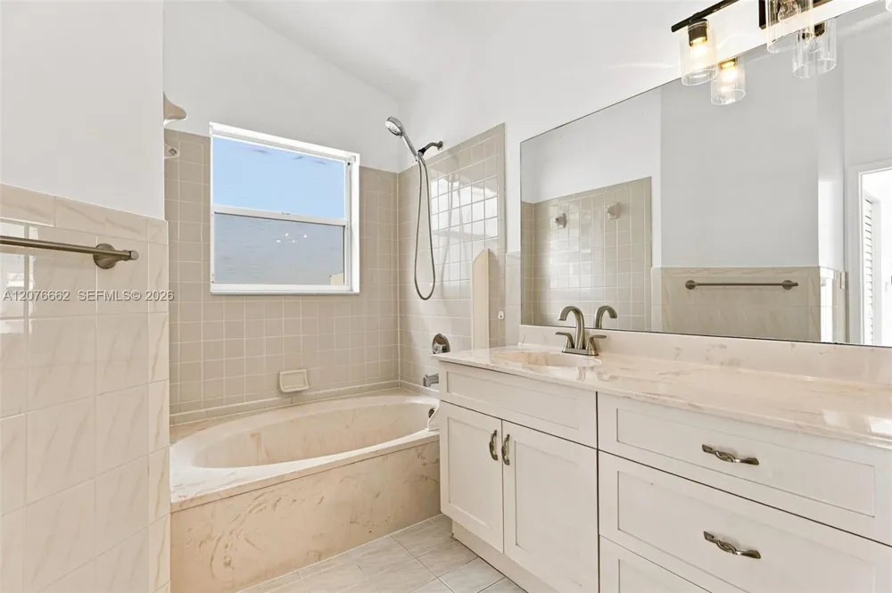 19181 NW 89th Ave Hialeah, FL 33018