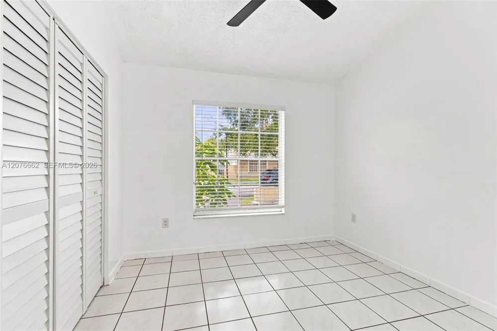 19181 NW 89th Ave Hialeah, FL 33018