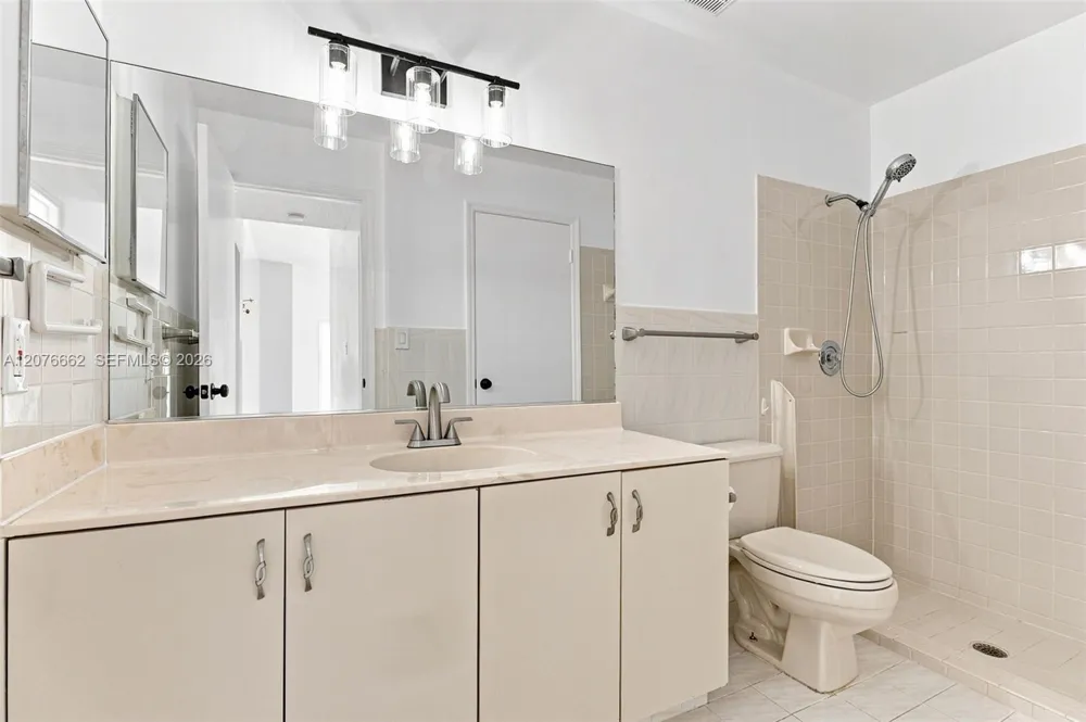 19181 NW 89th Ave Hialeah, FL 33018