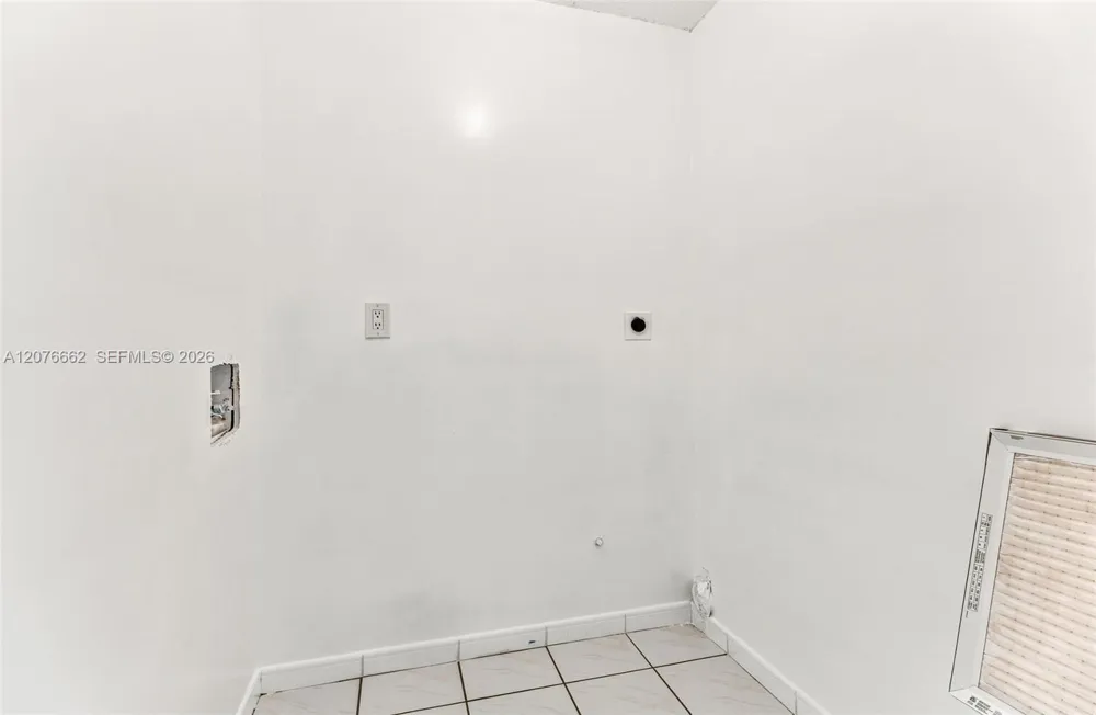 19181 NW 89th Ave Hialeah, FL 33018