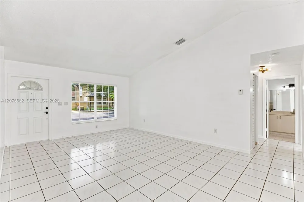 19181 NW 89th Ave Hialeah, FL 33018