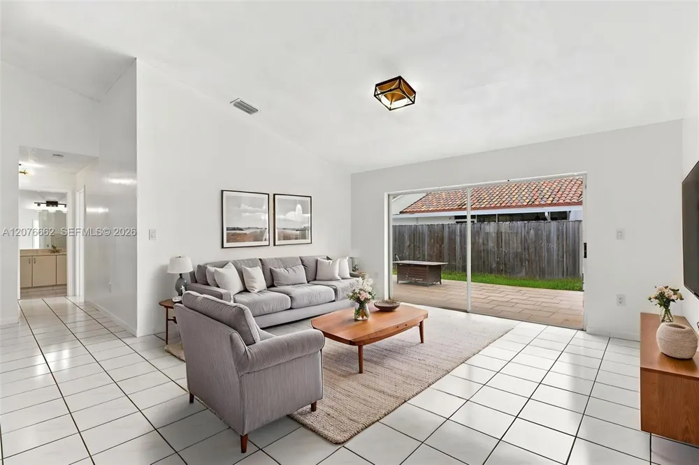 19181 NW 89th Ave Hialeah, FL 33018