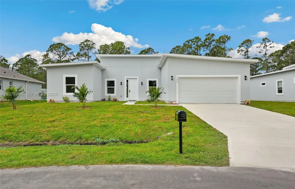 746 HARRIET AVE Palm Bay, FL 32908