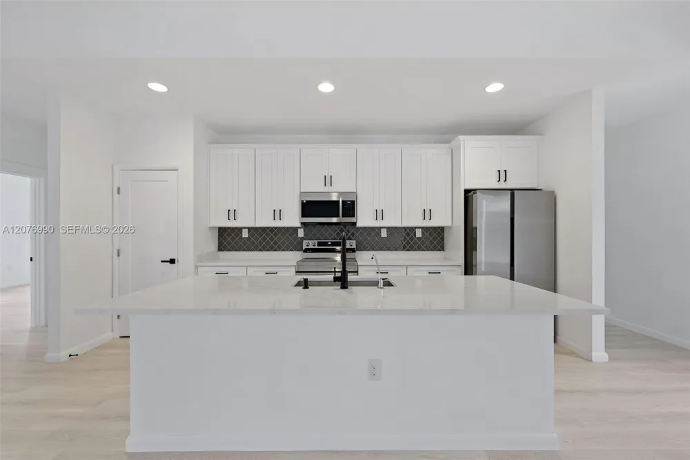 746 HARRIET AVE Palm Bay, FL 32908