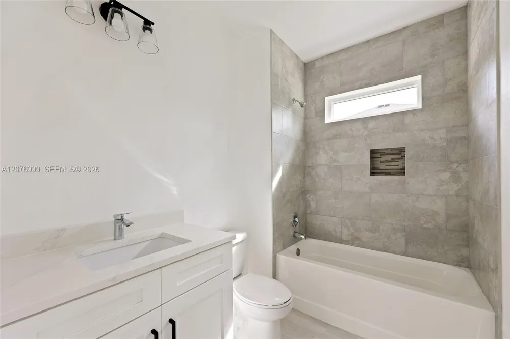 746 HARRIET AVE Palm Bay, FL 32908
