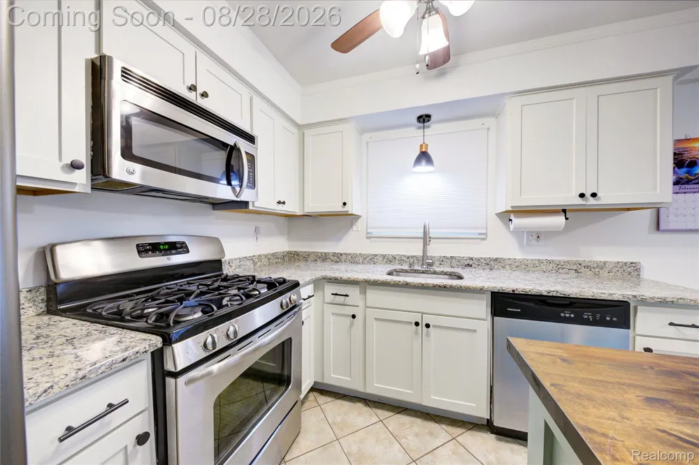 31139 Roycroft Street Livonia City, MI 48154
