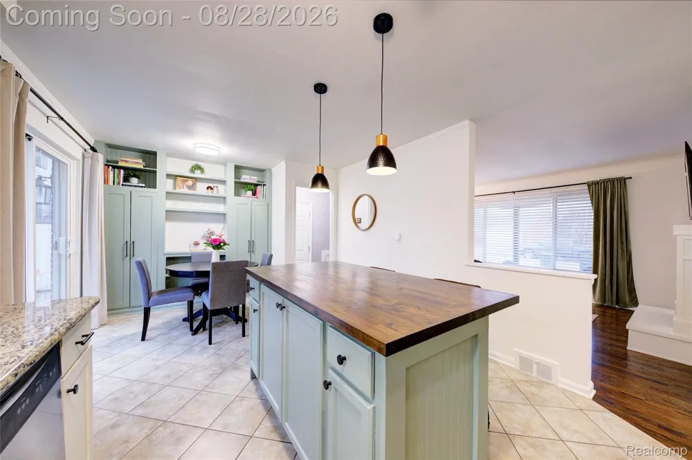 31139 Roycroft Street Livonia City, MI 48154