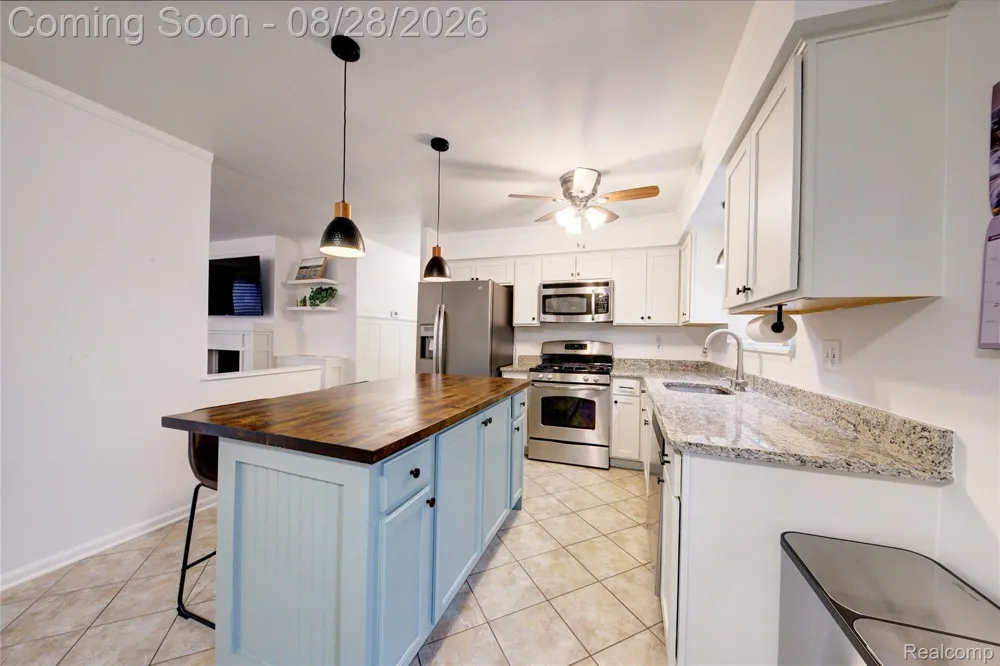 31139 Roycroft Street Livonia City, MI 48154