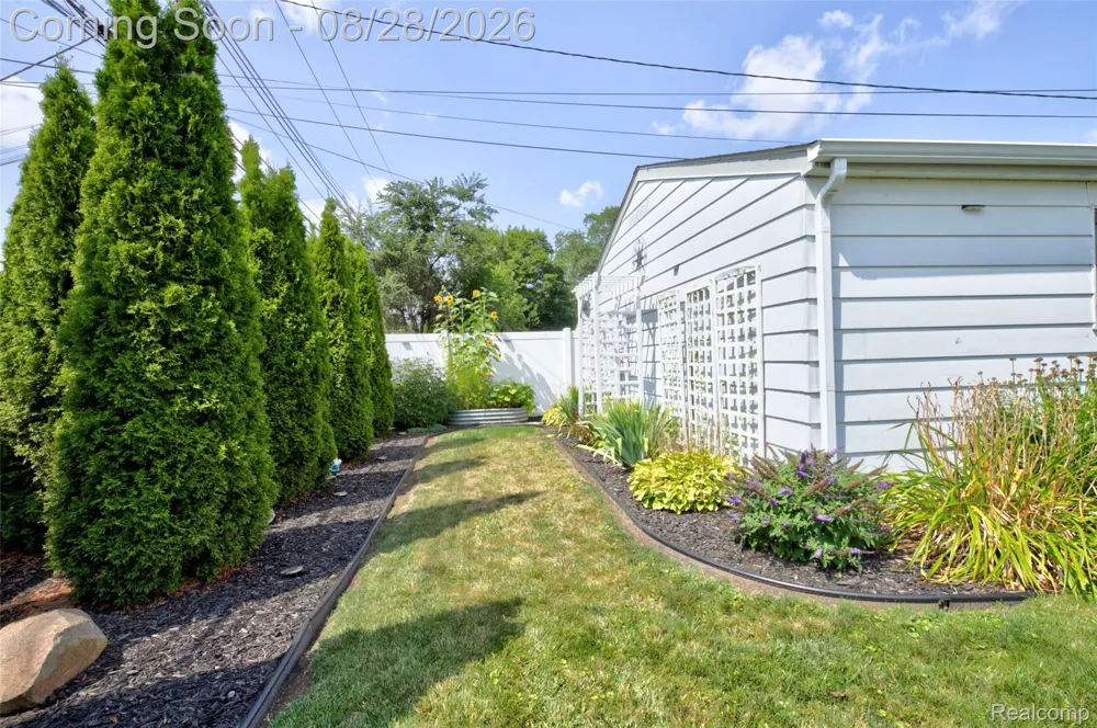 31139 Roycroft Street Livonia City, MI 48154