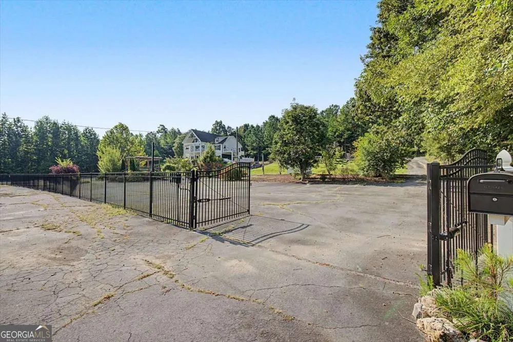 250 Crowe Springs RD NW Cartersville, GA 30121