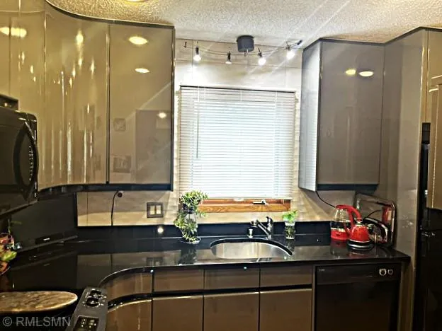 3493 Pilgrim Lane Plymouth, MN 55441