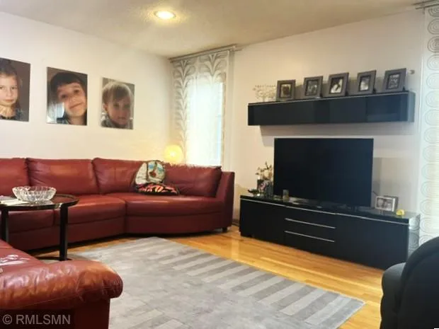3493 Pilgrim Lane Plymouth, MN 55441