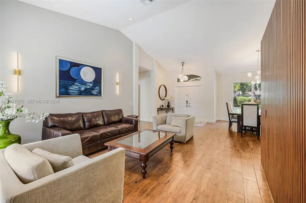 1928 Water Ridge Dr Weston, FL 33326