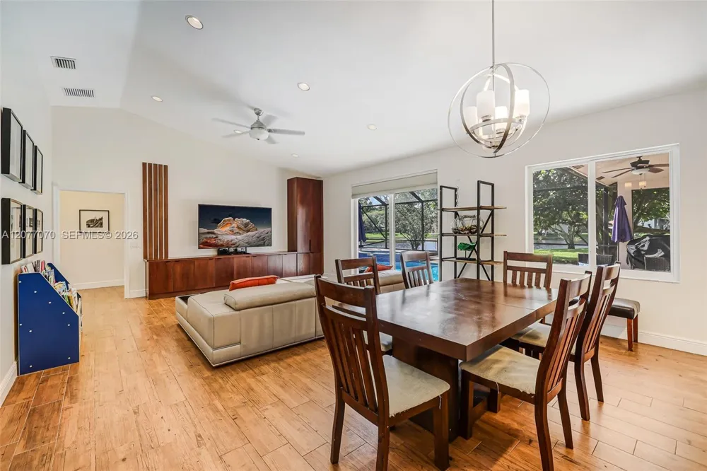 1928 Water Ridge Dr Weston, FL 33326