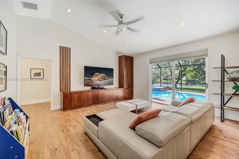 1928 Water Ridge Dr Weston, FL 33326