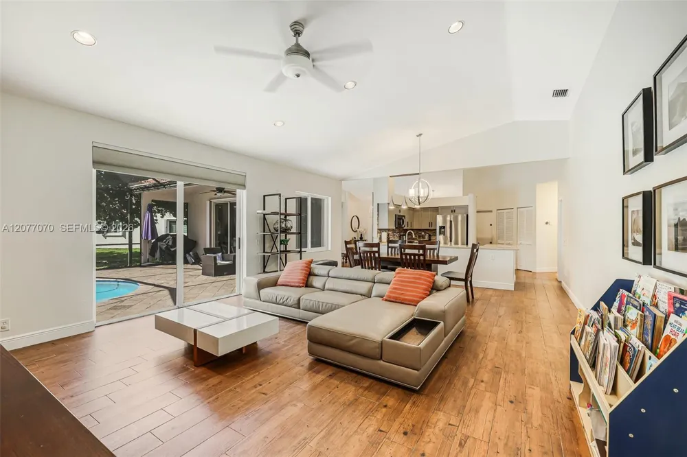 1928 Water Ridge Dr Weston, FL 33326