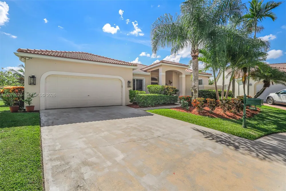 1928 Water Ridge Dr Weston, FL 33326