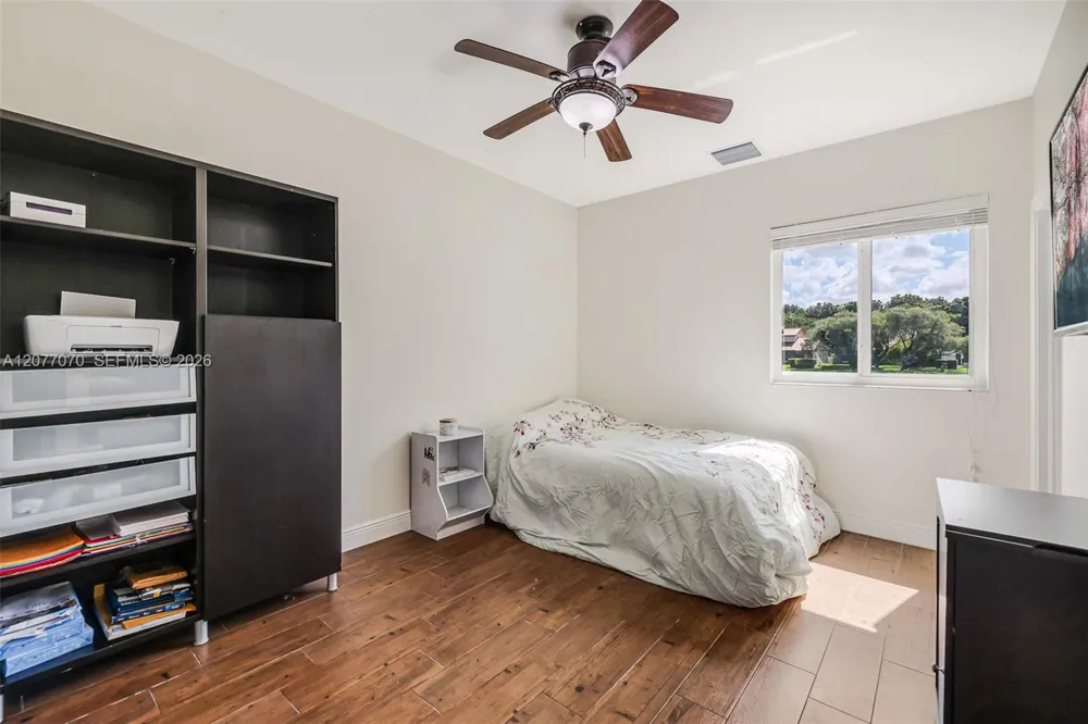 1928 Water Ridge Dr Weston, FL 33326