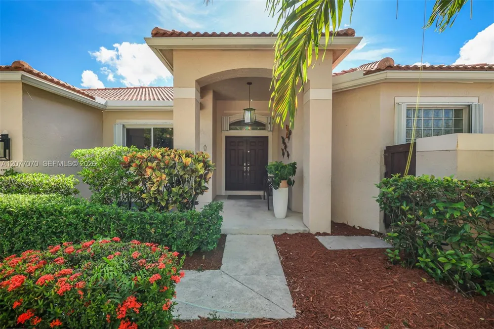 1928 Water Ridge Dr Weston, FL 33326