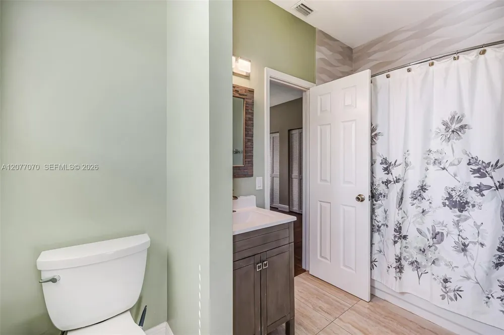 1928 Water Ridge Dr Weston, FL 33326