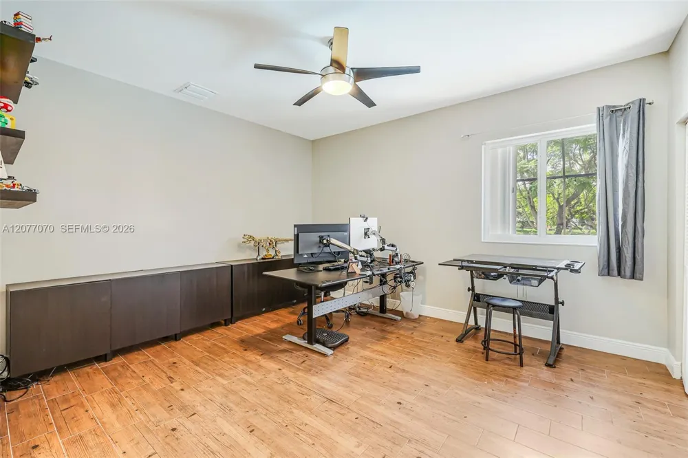 1928 Water Ridge Dr Weston, FL 33326