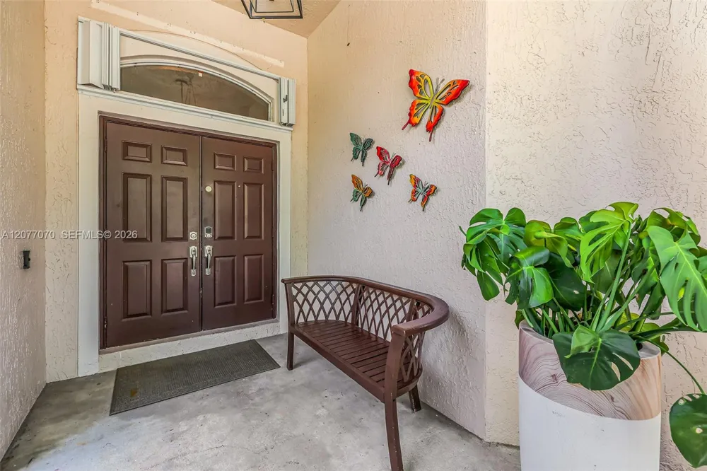 1928 Water Ridge Dr Weston, FL 33326