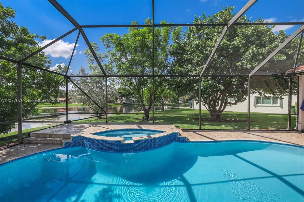 1928 Water Ridge Dr Weston, FL 33326