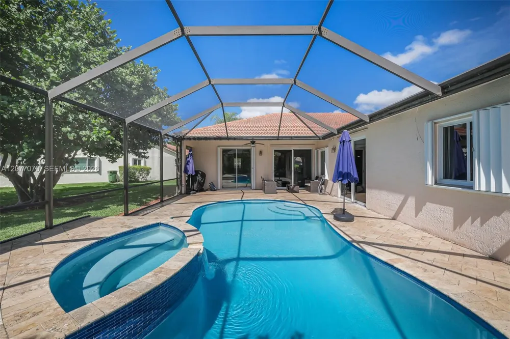 1928 Water Ridge Dr Weston, FL 33326