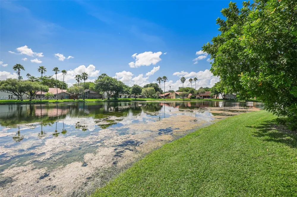 1928 Water Ridge Dr Weston, FL 33326
